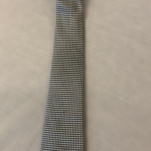 Designer tie.  💯 % silk Dormeuil Paris London - Picture 6 of 9